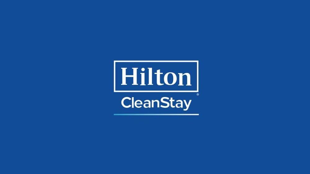 Hilton Mall Of Stambuł Zewnętrze zdjęcie Hilton CleanStay logo